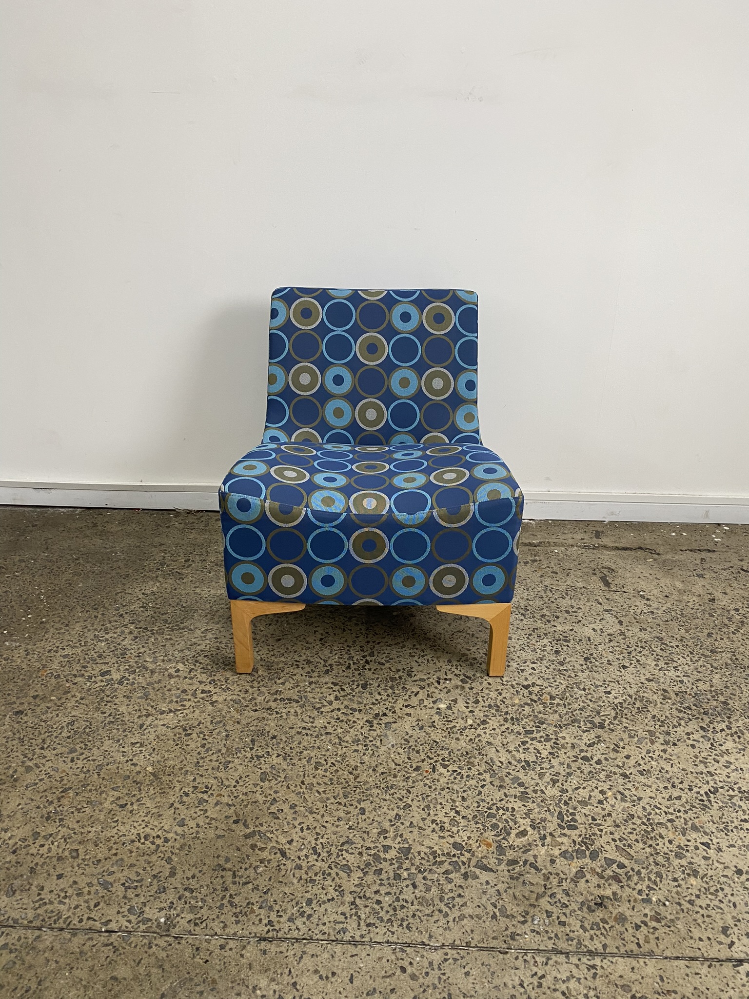 Second Hand Tub Chair/Armchair with Timber LegsBlue Circle Pattern 2